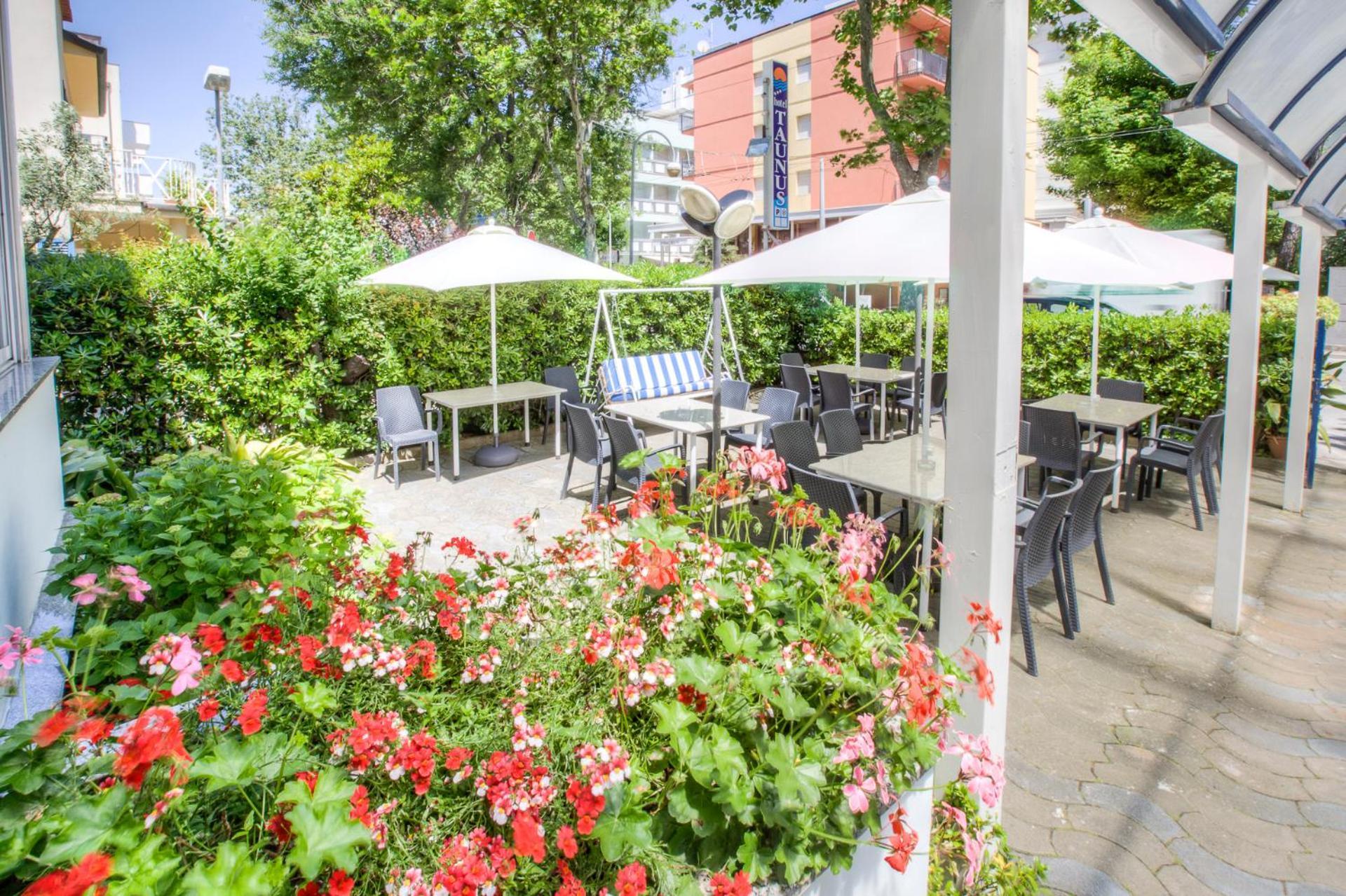 Hotel Taunus - Vista Mare Riccione Zewnętrze zdjęcie