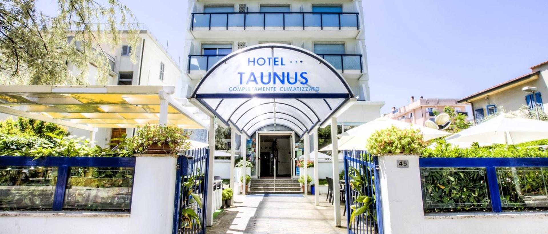 Hotel Taunus - Vista Mare Riccione Zewnętrze zdjęcie